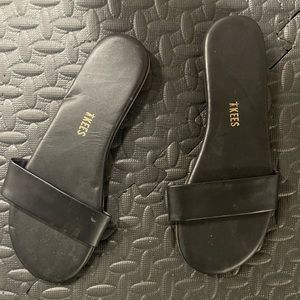 Tkees, size 8. Black slides, leather